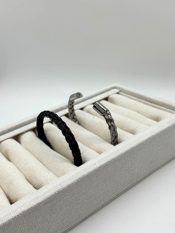 Woven metal bangle bracelet. Available in black and silver. 2 sizes.